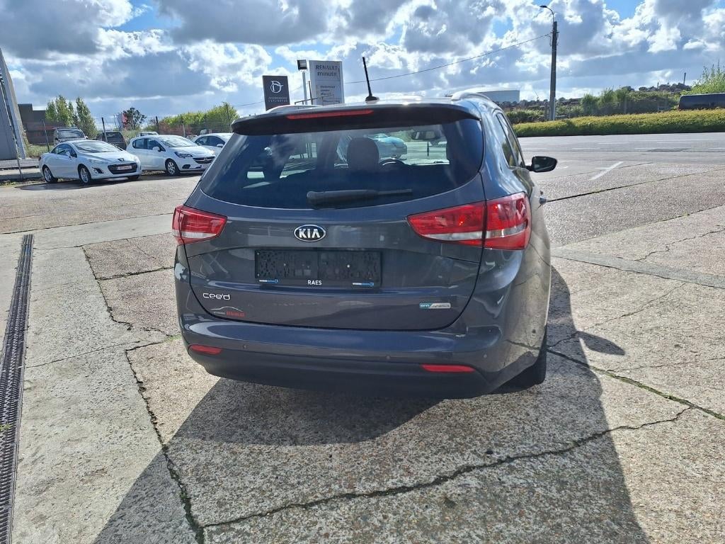 KIA CEED BREAK 1.4 ESSENCE, Autos, Kia, Argent ou Gris, Achat, Entreprise, 5 portes
