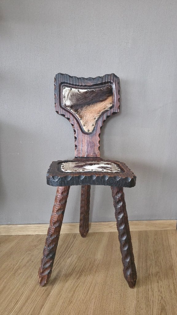 Beautiful  vintage Spanish Brutalist three-legged chair, Huis en Inrichting, Stoelen, Ophalen of Verzenden, Zo goed als nieuw