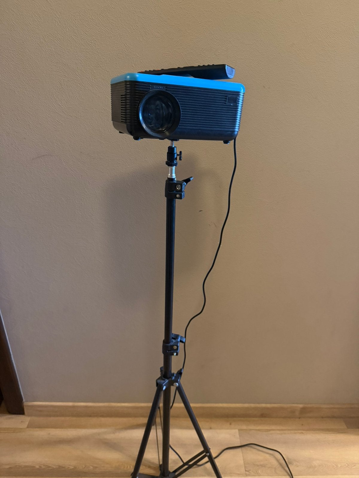 lenco projector + staander, Ophalen, Lenco, Gebruikt, LCD
