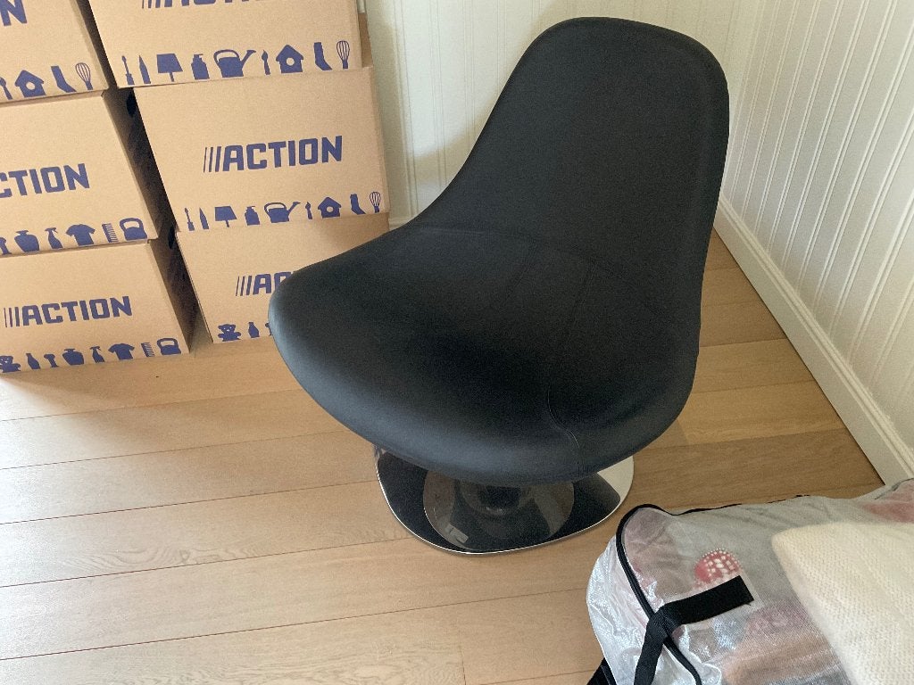 TIRUP Draaifauteuil KAVAT Zwart, Huis en Inrichting, Fauteuils, Ophalen, Zo goed als nieuw, Leer, Modern