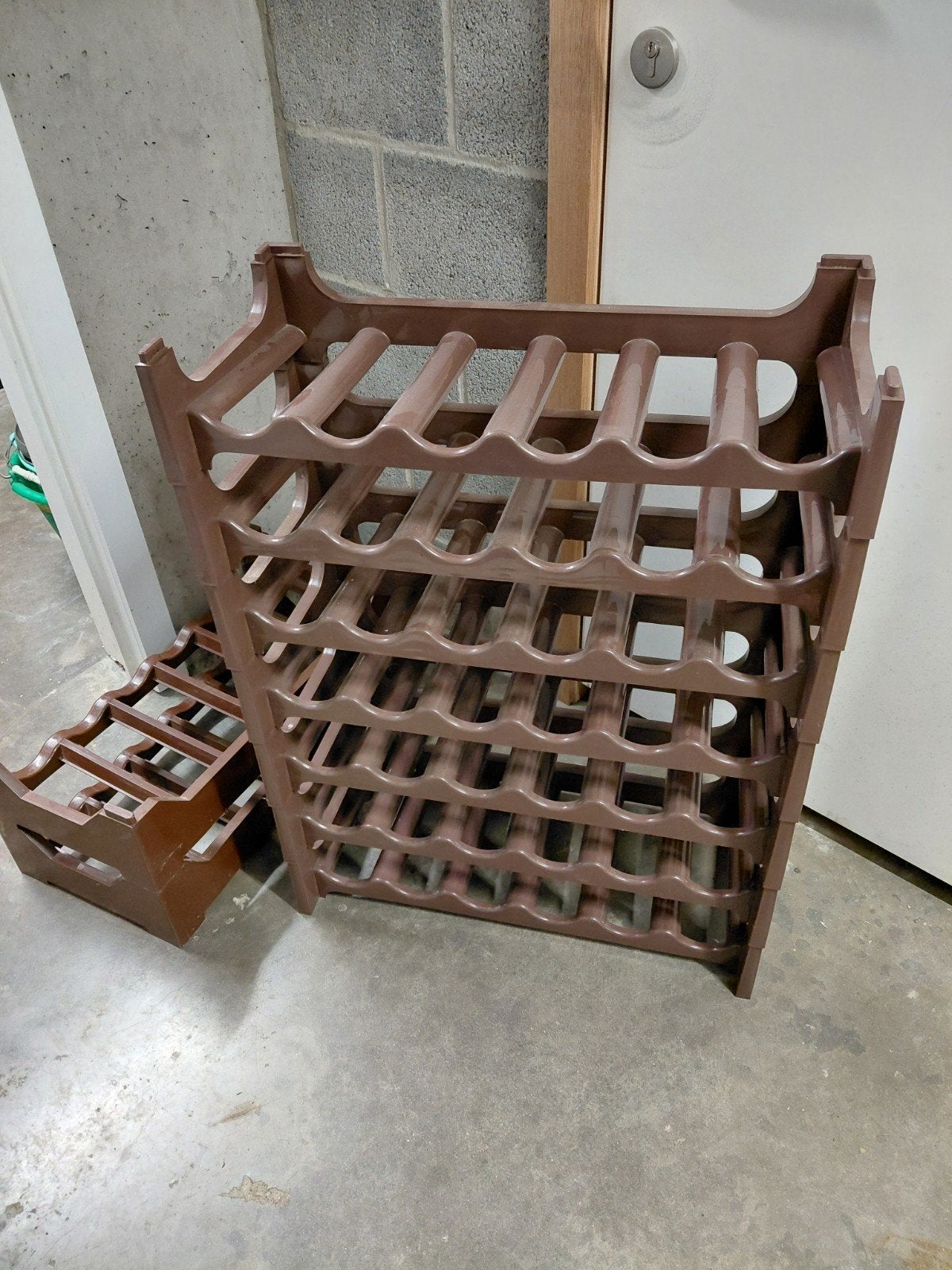 casier à vin, Enlèvement