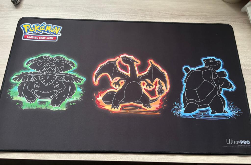 Pokémon Neon Kanto Foil Playmat Charizard Venusaur Blastoise, Ophalen of Verzenden, Foil