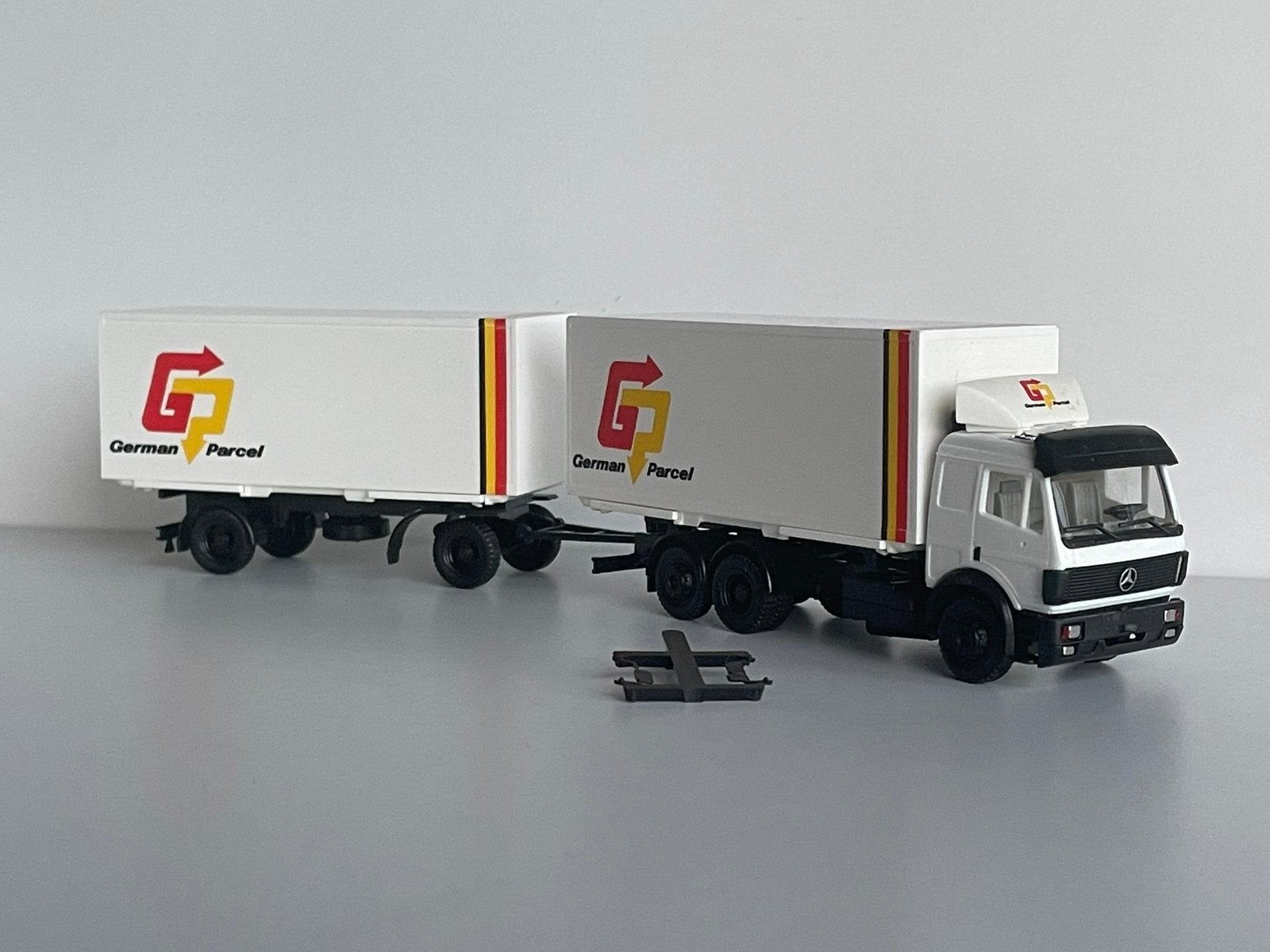 Herpa MB SK German Parcel 1:87, Ophalen of Verzenden, Zo goed als nieuw, Bus of Vrachtwagen, Herpa
