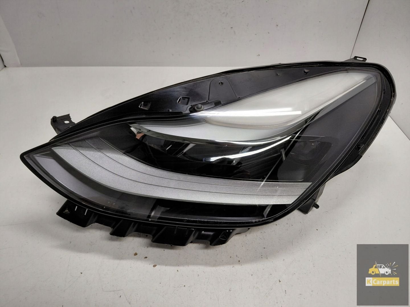 1514952-20-E, Tesla Model 3 Lift Model Y linkerlamp, Tesla, Inc., Utilisé, Info@tesla.com, Tesla Road 1
78725  Austin