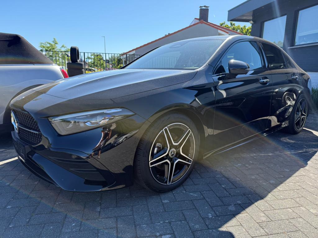 MERCEDES A 180i AUT AMG berline cuir navi xénon 18" AMG PANO, 100 kW, Achat, Entreprise, Garantie prolongée
