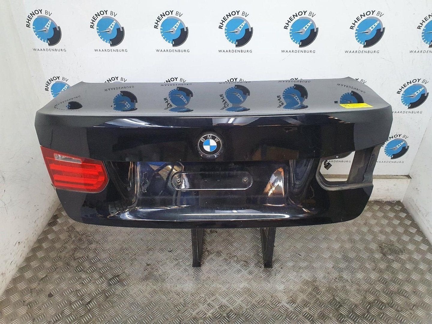 BMW 3 SERIES 318d 105kW AT ACHTERKLEP 2012, Ophalen of Verzenden, Gebruikt, Stiba lid