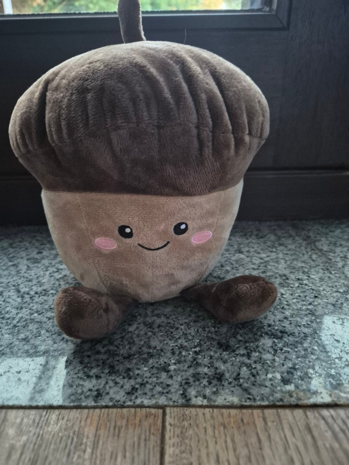 knuffel. herfstdecoratie. eikel., Ophalen