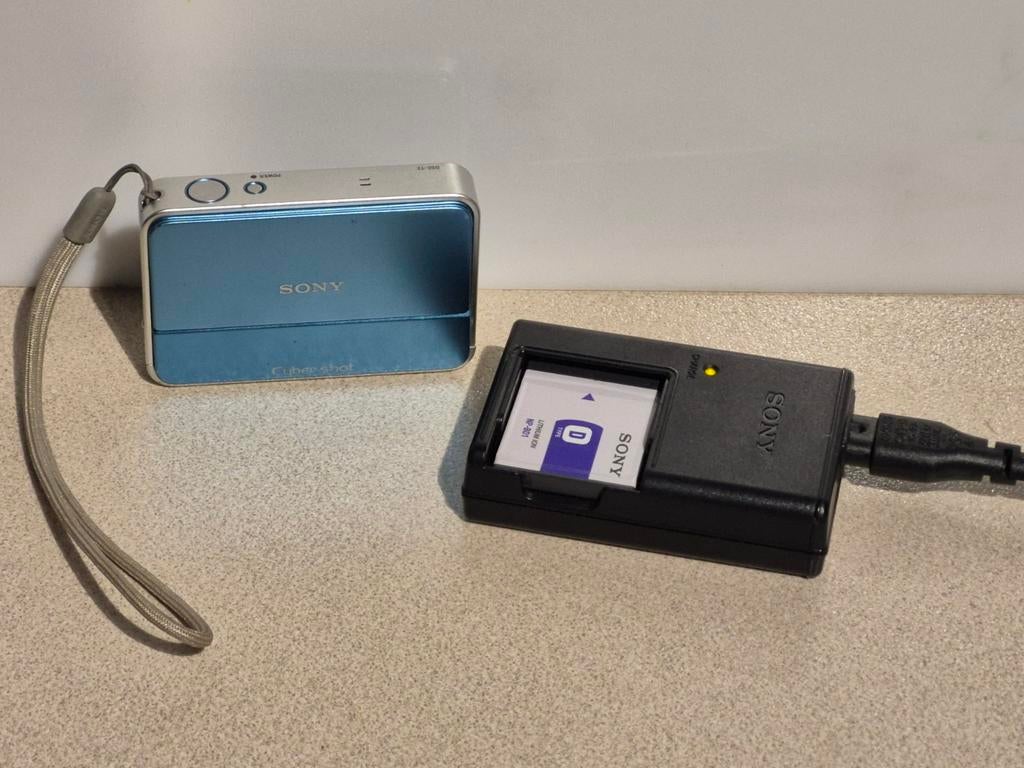 Sony cybershot D-type lithium ion NP-BD1 batterij en oplader, Enlèvement ou Envoi, Utilisé, Rechargeable