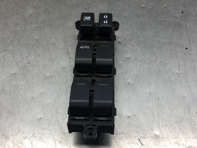 COMMUTATEUR VITRES ELECTRIQUES Suzuki Celerio (LF), Autos : Pièces & Accessoires, Utilisé, Suzuki