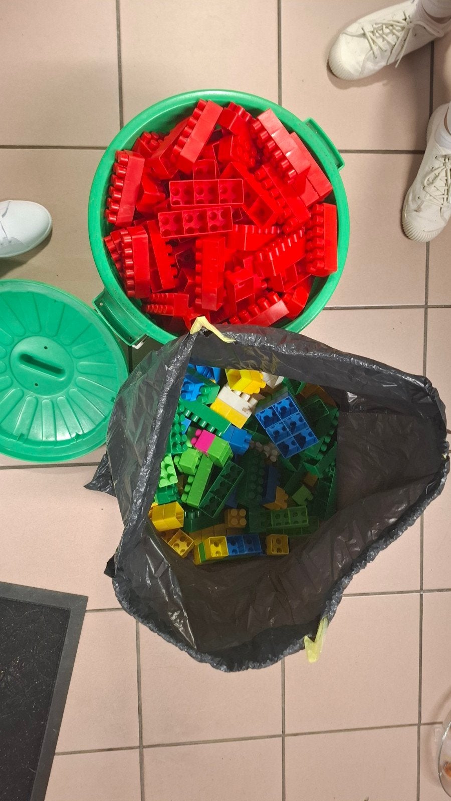 Gros lot de bloc construction, Enlèvement