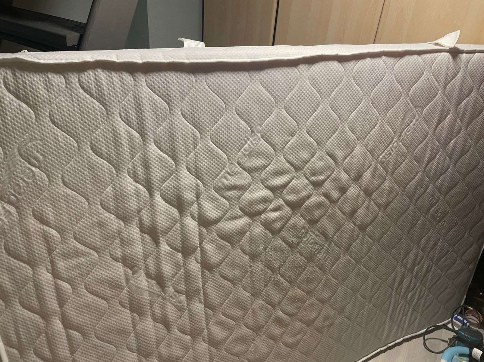Gratis matras 140x200 met vlek op de onderkant, Matelas, 140 cm, Enlèvement, Utilisé
