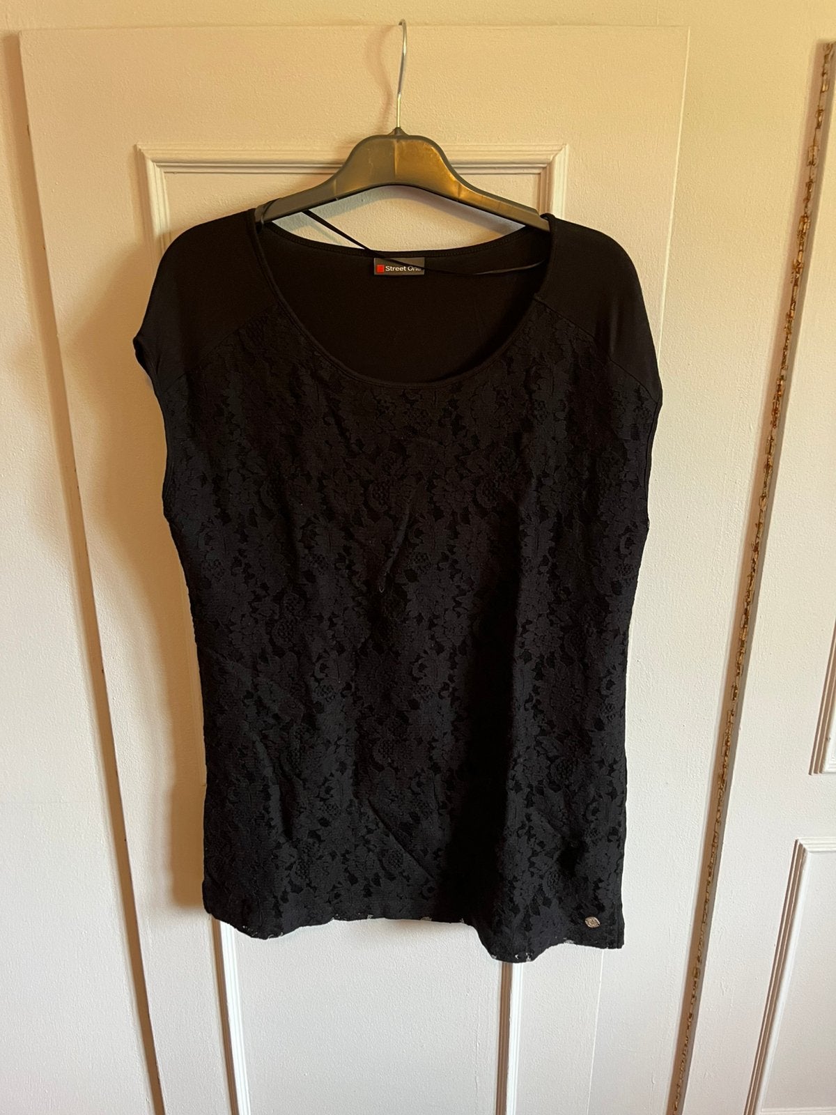Zwarte tshirt met kant maat 42, Kleding | Dames, Zwart, Maat 42/44 (L), Ophalen of Verzenden, Zo goed als nieuw