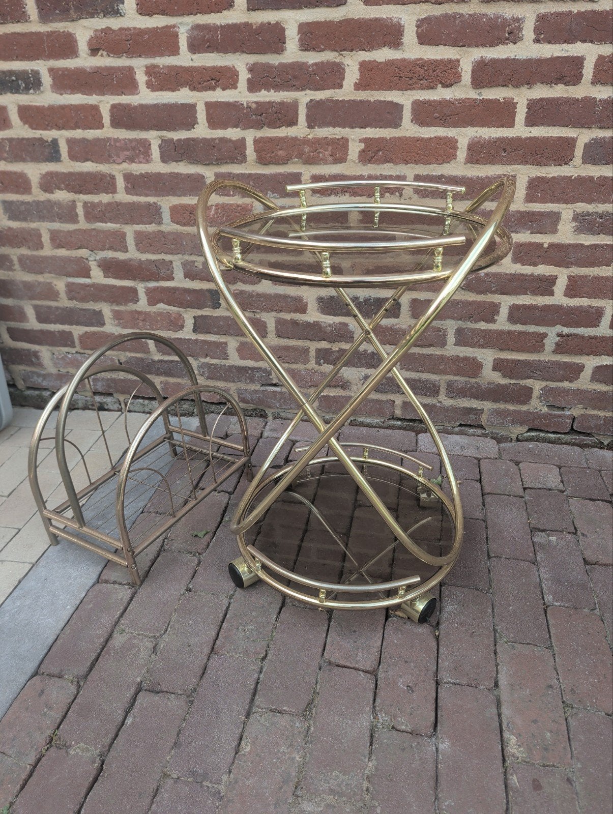 Drankentrolley met gazettenhouder, Ophalen