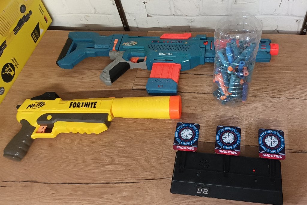 Lot de 2 nerf - fléchettes- cible, Enfants & Bébés, Jouets | Extérieur | Jeu d'action, Enlèvement