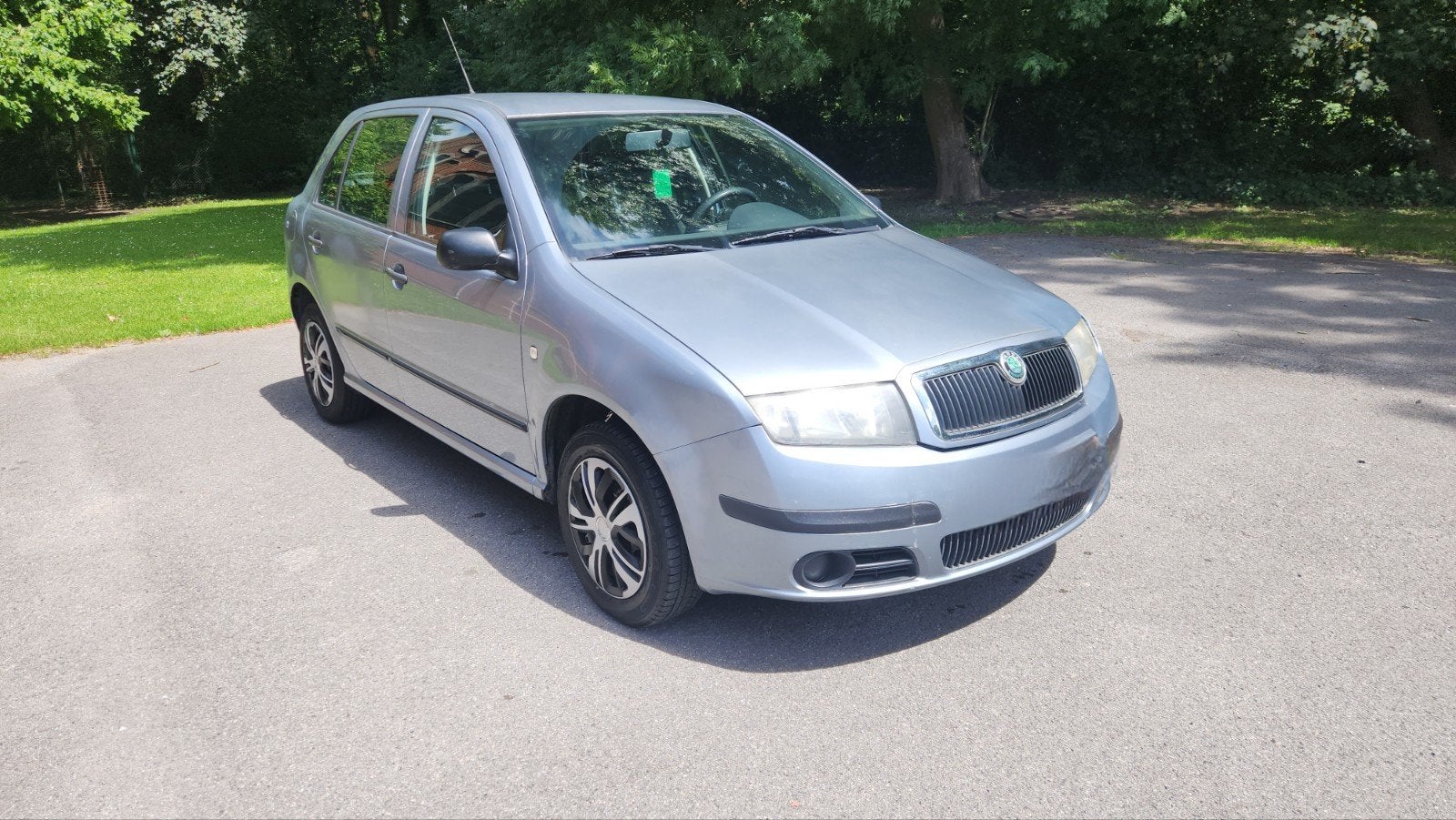 Skoda fabia 

-136 000 km
-1200 essence 
-47 kw
-euro 4
-vit, Auto's, Skoda, 5 deurs, Particulier, 3 cilinders, Handgeschakeld