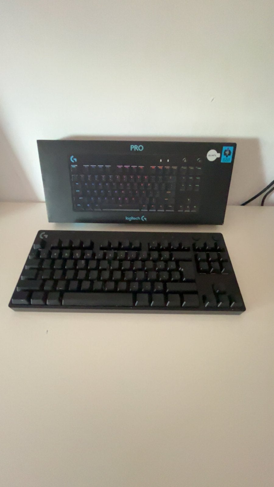 Logitech keyboard pro ( met bonnetje ), Computers en Software, Toetsenborden, Ophalen, Gaming toetsenbord, Nieuw, Qwerty