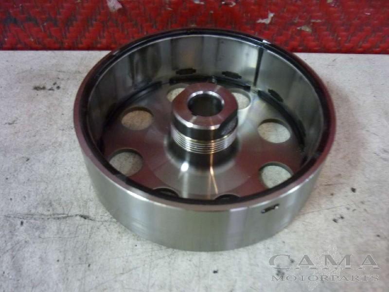 VLIEGWIEL Suzuki GSX R 750 2000-2003 (GSXR750 K1 / K2 / K3), Dhr. S. di Majo, Gebruikt, Info@cama-motorparts.nl, P.J. Troelstraweg 8 8
3144 CX  MAASSLUIS, NL