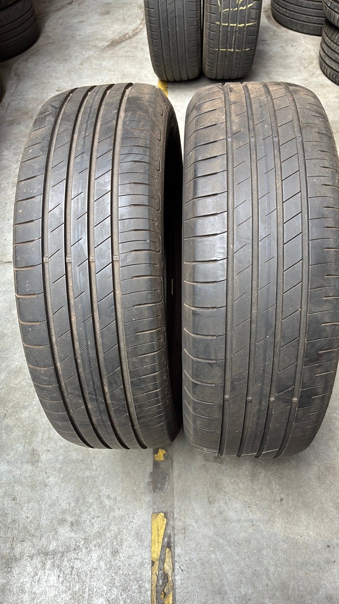 215/60/17 215/60R17 215/60/17 zomerbanden merk Goodyear, Ophalen