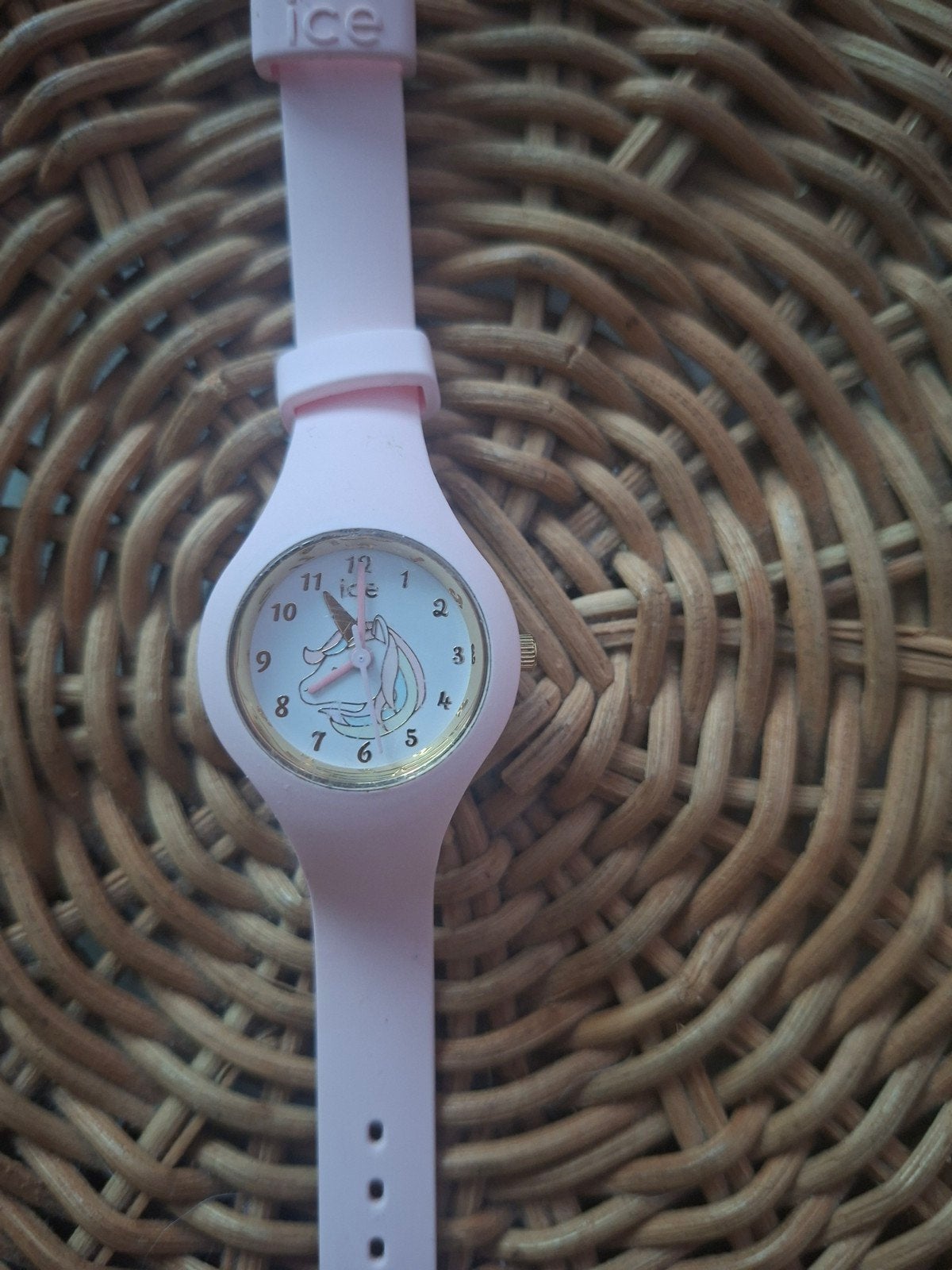 Ice watch roze unicorn, Bijoux, Sacs & Beauté, Montres | Femmes, Enlèvement
