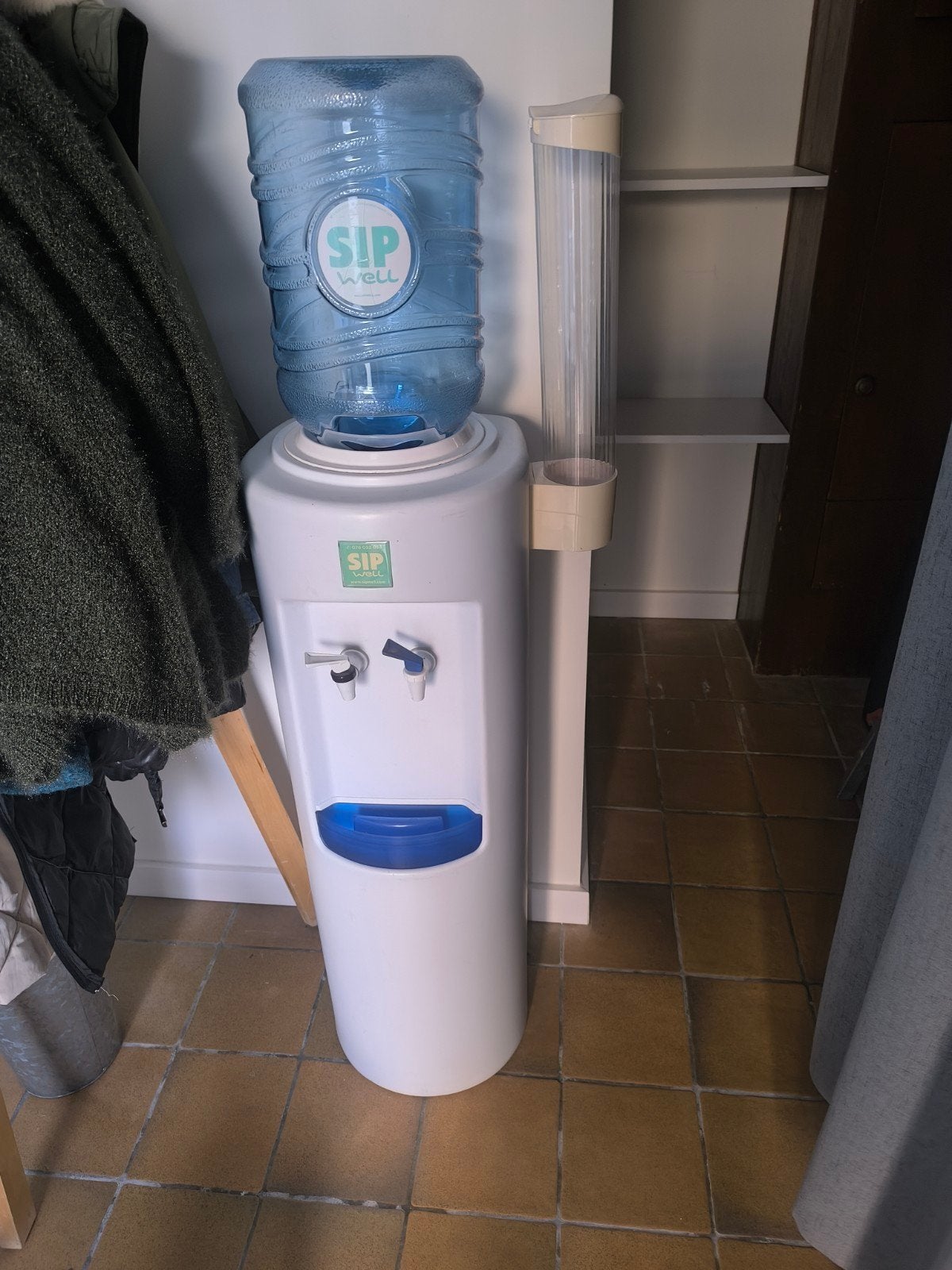 sip well waterdispencer koud en kamertemperatuur, Ophalen, Zo goed als nieuw, Waterkoeler
