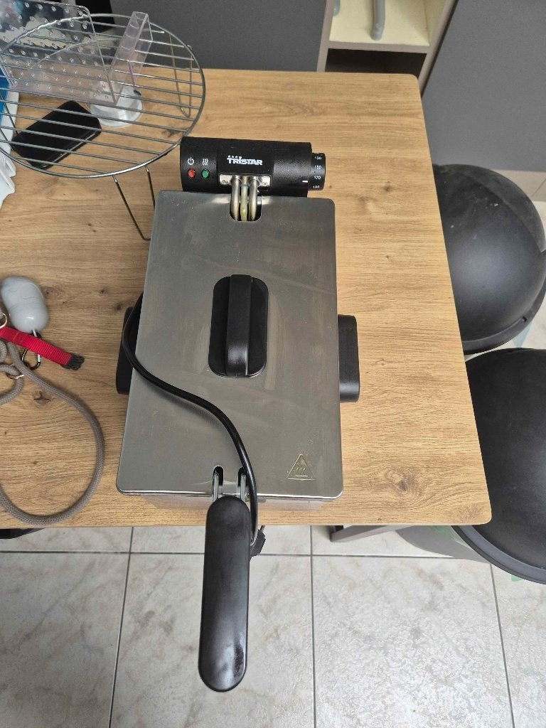 Frietpot, Elektronische apparatuur, 1 tot 2 liter, Ophalen, Zo goed als nieuw, Uitneembare binnenpan
