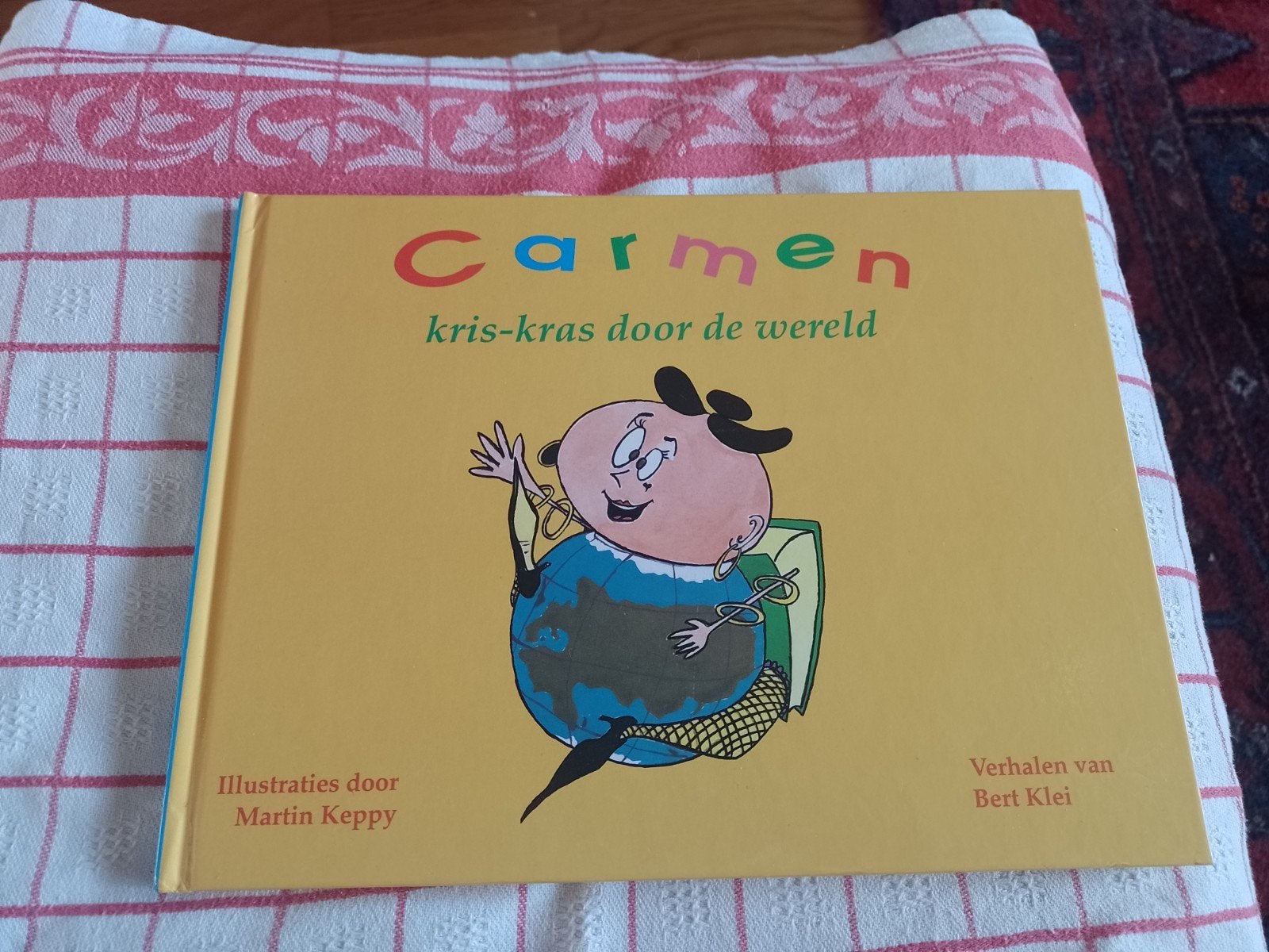 Carmen kris- kras door de wereld, Enlèvement ou Envoi