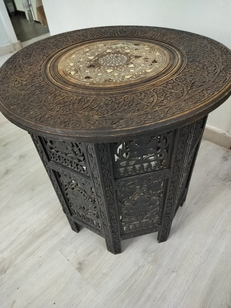 Table ancienne octogonale Anglo-indienne, Enlèvement