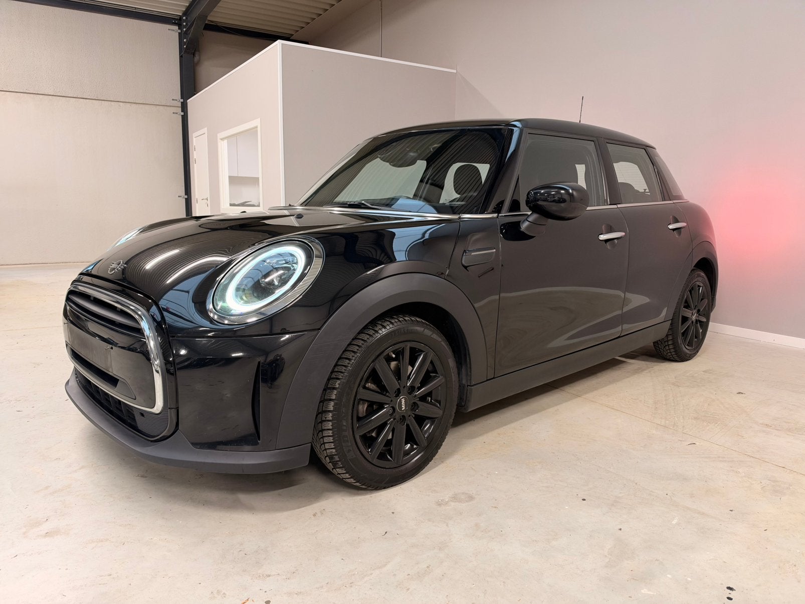 Mini Cooper 1.5i Automaat Led Navi Lineass CarPlay 100000km, Auto's, Dealer onderhouden, https://public.car-pass.be/vhr/1e717309-bcd2-48b0-b85a-a1185eec0b01