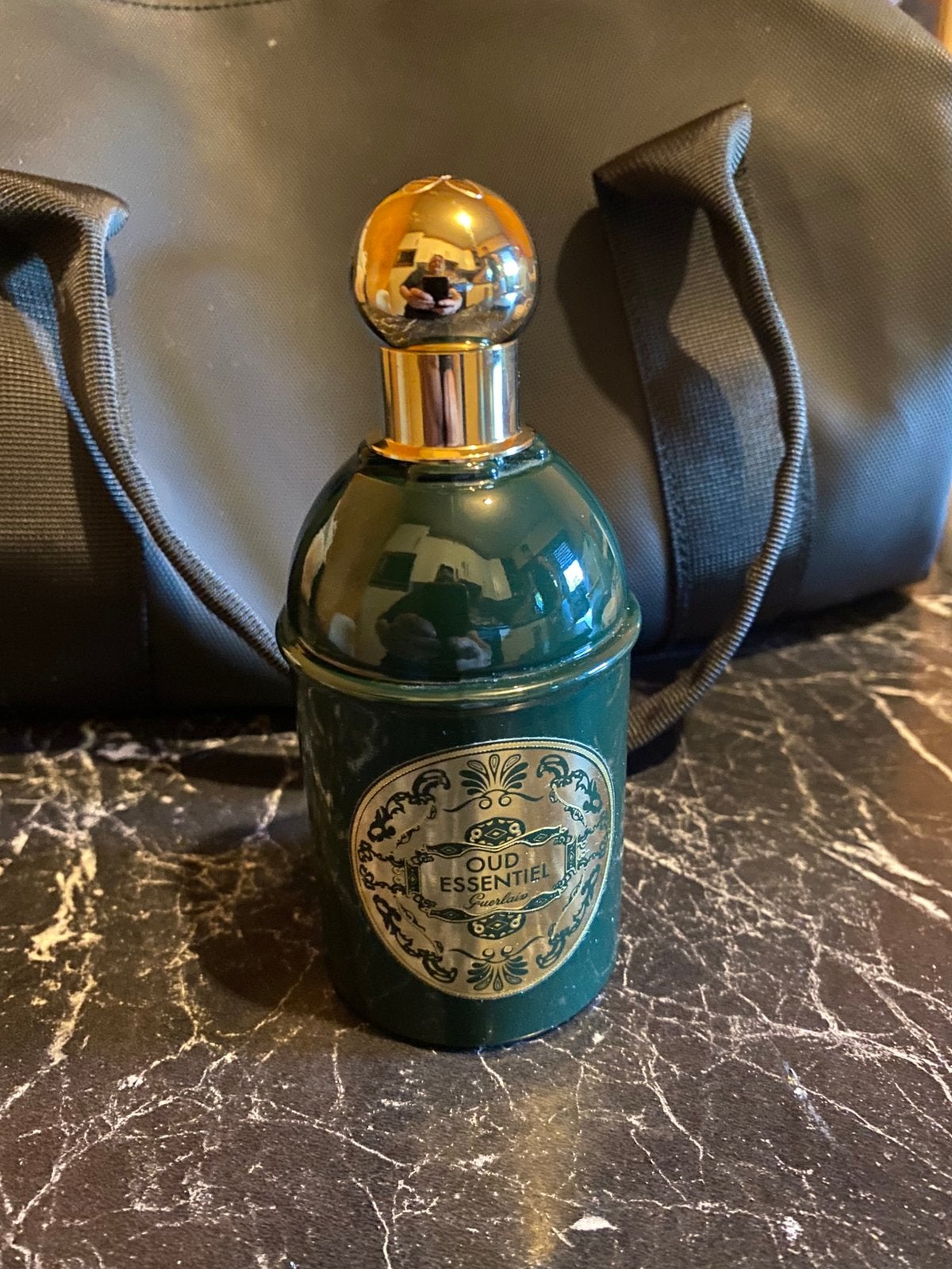 Guerlain Oud Essentiel Eau de Parfum – 125 ml, Handtassen en Accessoires, Uiterlijk | Parfum, Ophalen of Verzenden, Zo goed als nieuw