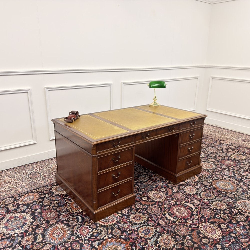 Klassiek Engels Chesterfield Bureau, Antiek en Kunst, Ophalen