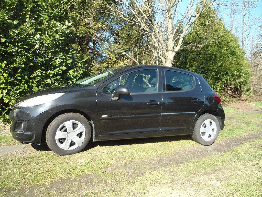 Peugeot 207 Diesel 1e Eigenaar 266.000km Prijs = € 1.250, Voorwielaandrijving, Euro 5, Stof, Zwart
