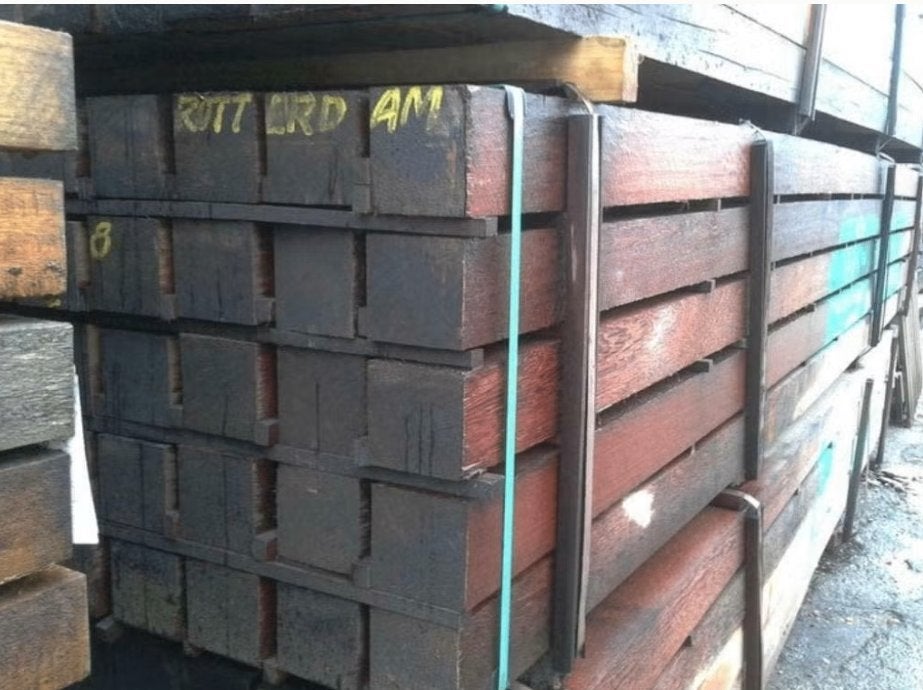 Les poteaux en bois dur peuvent mesurer 10 x 10 cm. Offre !, Enlèvement, Poteaux, Bois dur