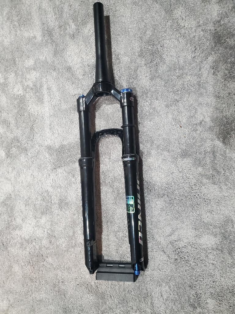 Nieuwe verende voorvork mtb 27,5, Fietsen en Brommers, Fietsonderdelen, Nieuw, Voorvork, Ophalen
