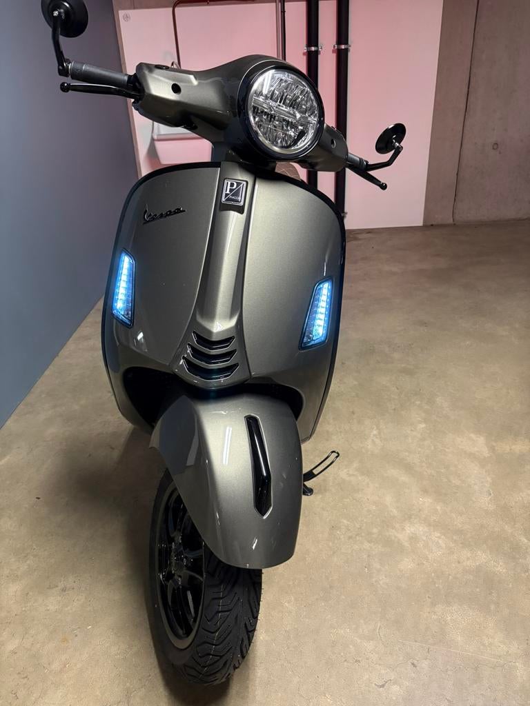 Vespa GTS 300 Supersport Custom LIMITED EDITION, Fietsen en Brommers, Ophalen, Overige modellen, 300 cc, Nieuw