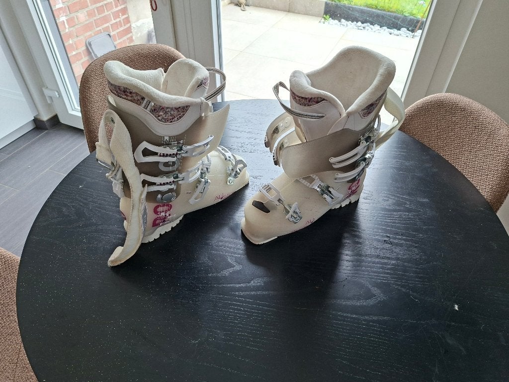 Chaussures de ski Rossignol Alltrack 70 W – Taille 26.5, Rossignol, Schoenen, Ophalen of Verzenden, Zo goed als nieuw