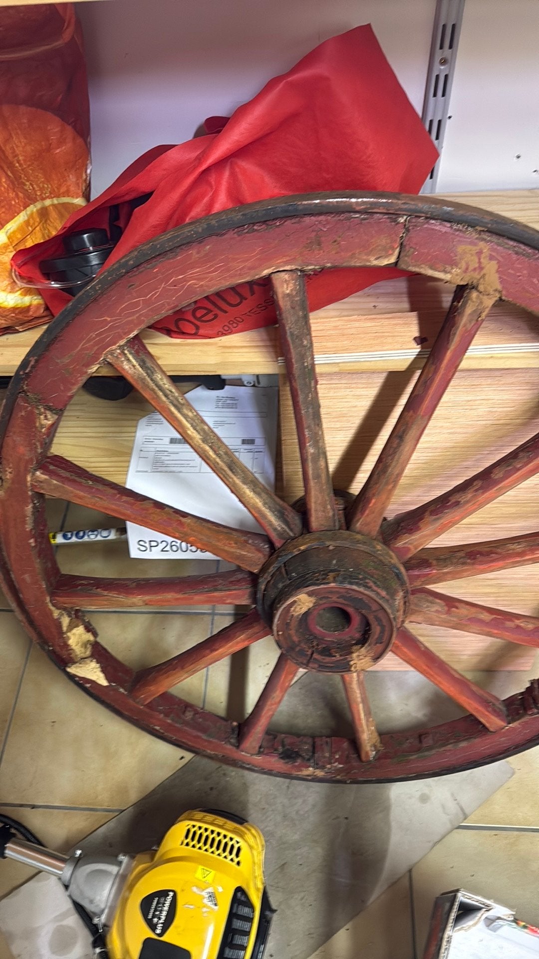 Ancienne roue de chariot, Enlèvement, Utilisé