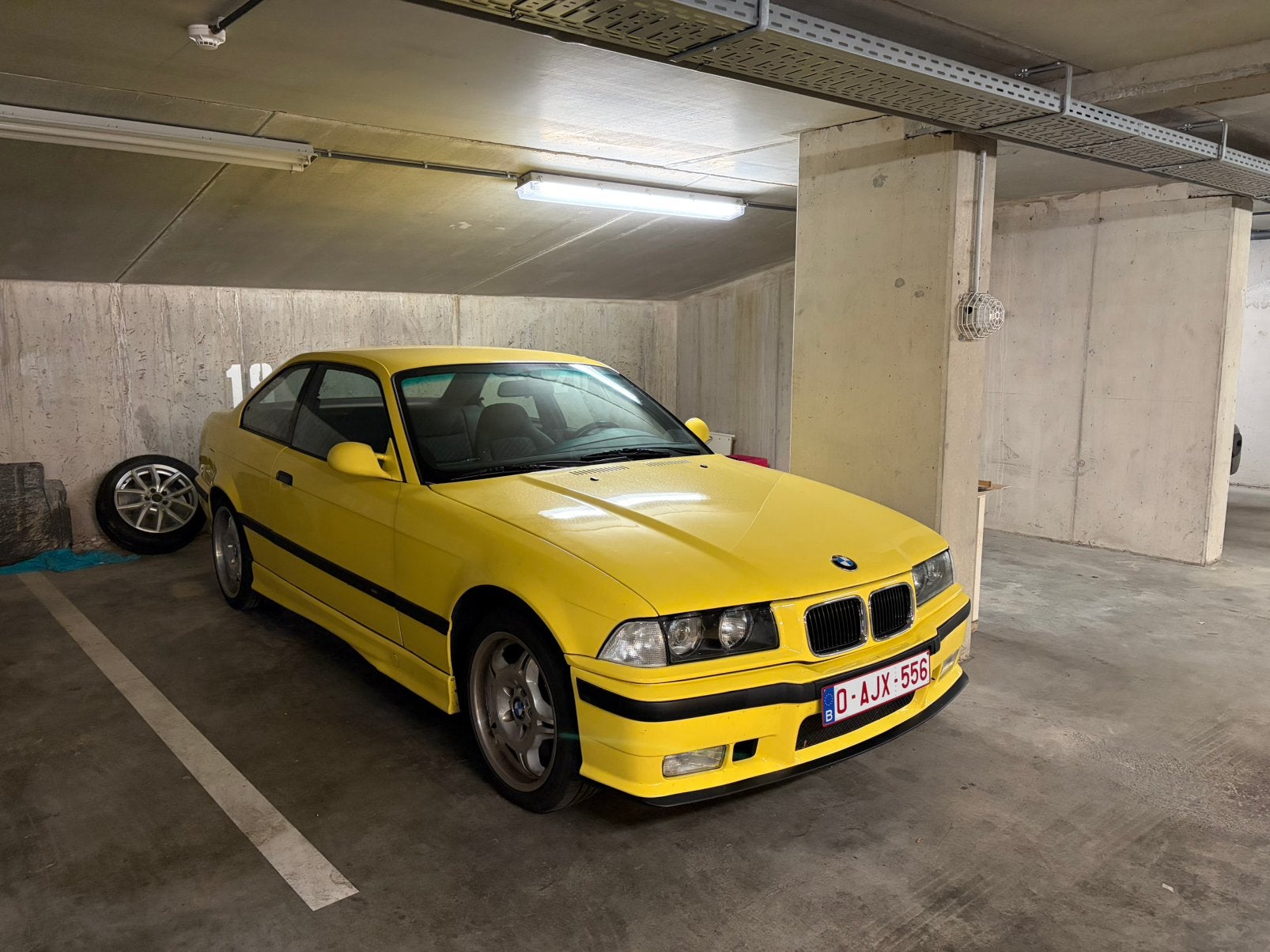 Bmw e36 m3 3.0, Auto's, Achterwielaandrijving, Zwart, Alcantara, Geel