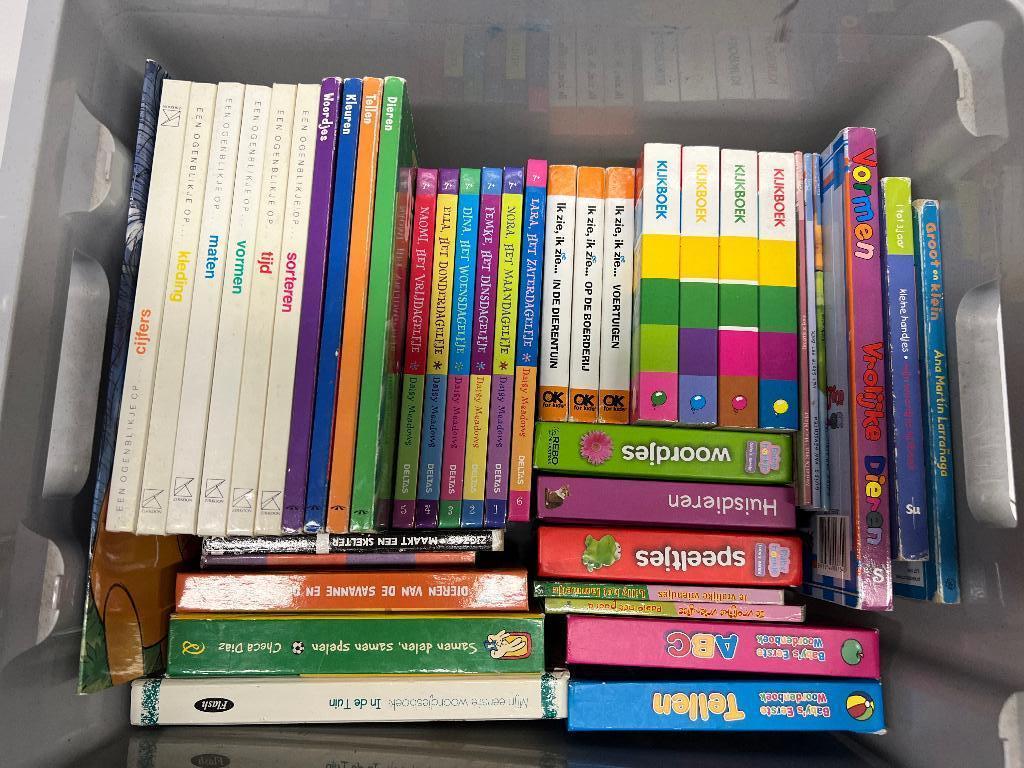 Doos met ongeveer 50 kleuterboekjes, Boeken, Ophalen of Verzenden, Gelezen