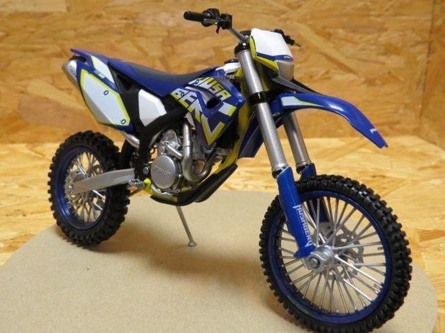 Husaberg FE 390 2012 1:12 6032, Enlèvement ou Envoi, Neuf, 1:9 à 1:12, Moteur