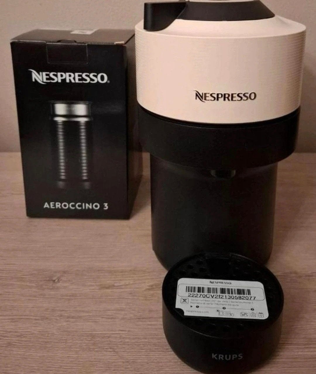 Nouvelle machine à café Nespresso avec mousseur à lait, Enlèvement ou Envoi, Cafetière