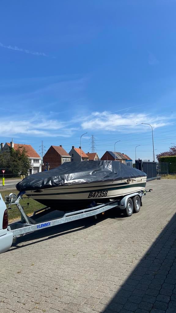 Bateau à moteur + remorque, Sports nautiques & Bateaux, Bateaux à moteur & Yachts à moteur, 50 ch ou plus, Enlèvement, Utilisé