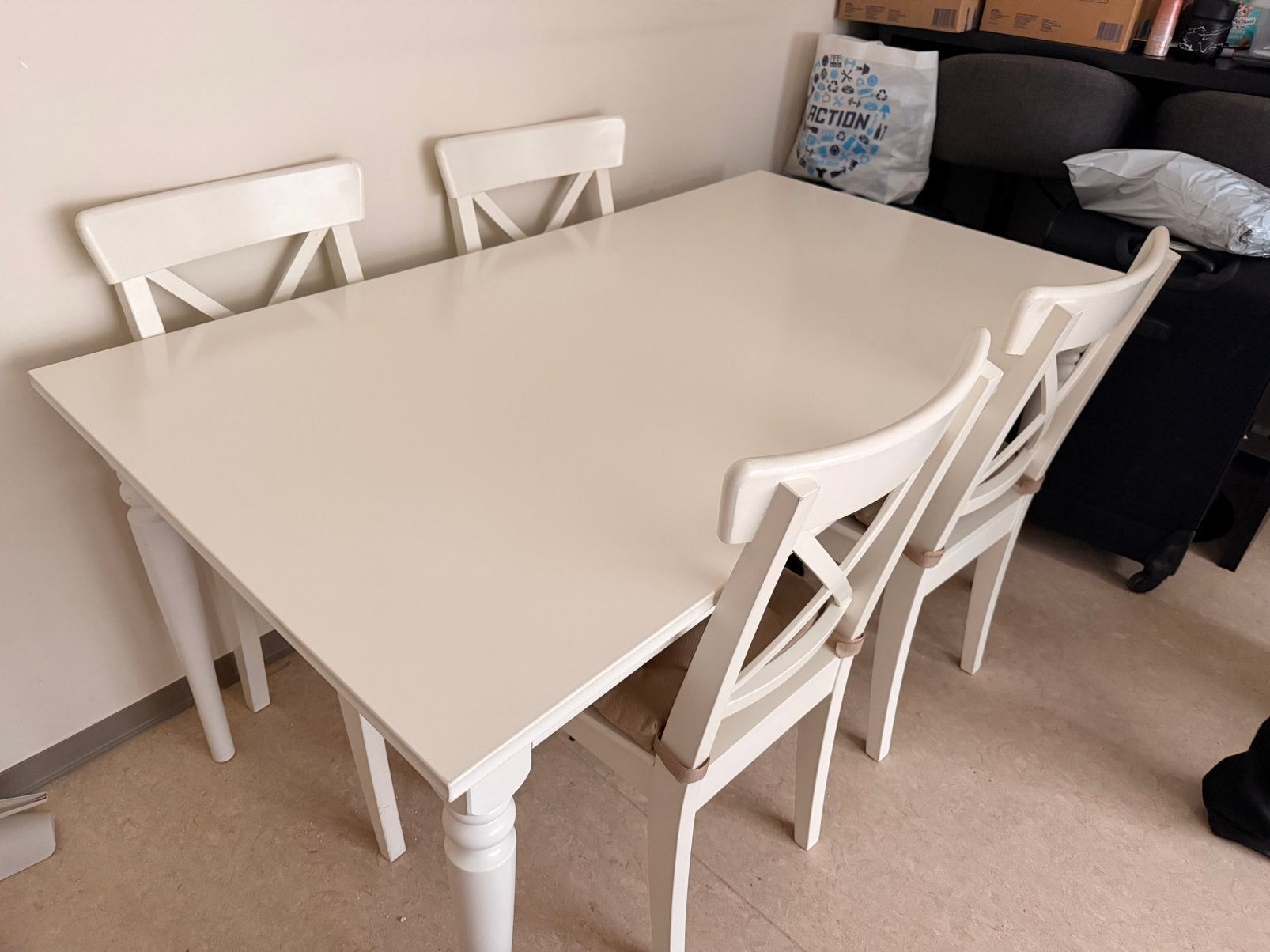 Table à manger extensible blanche avec 6 chaises — Bon état, Enlèvement, Comme neuf