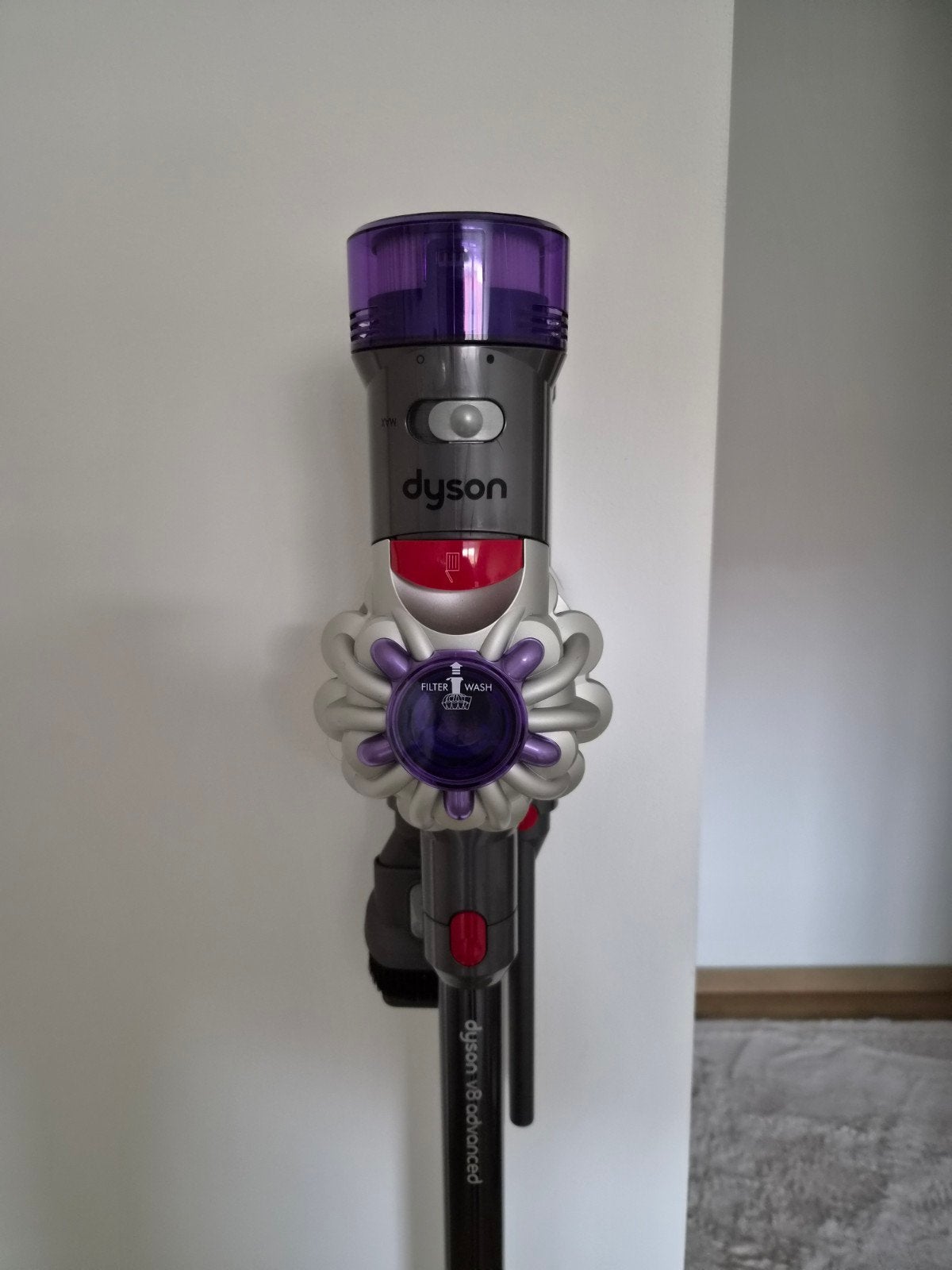Aspirateur Dyson V8 Advanced avec garantie Media Markt 2+3., Electroménager, Sans fil, Enlèvement ou Envoi, Réservoir, Aspirateur balai