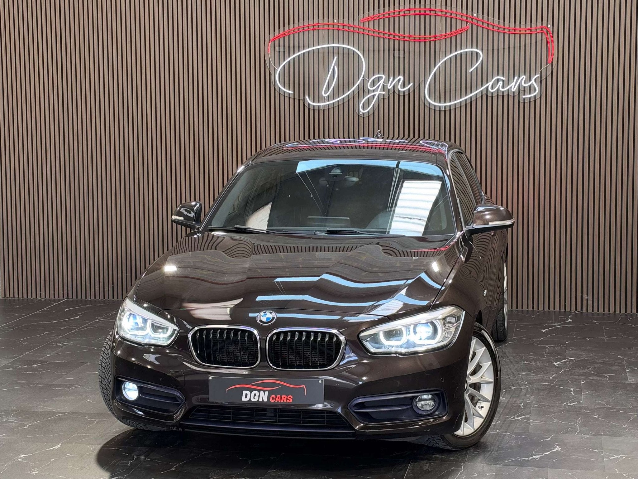 BMW 1 Serie 116 116 d Sport Line (bj 2015), Auto's, Gebruikt, Bruin, 116 pk, Bedrijf