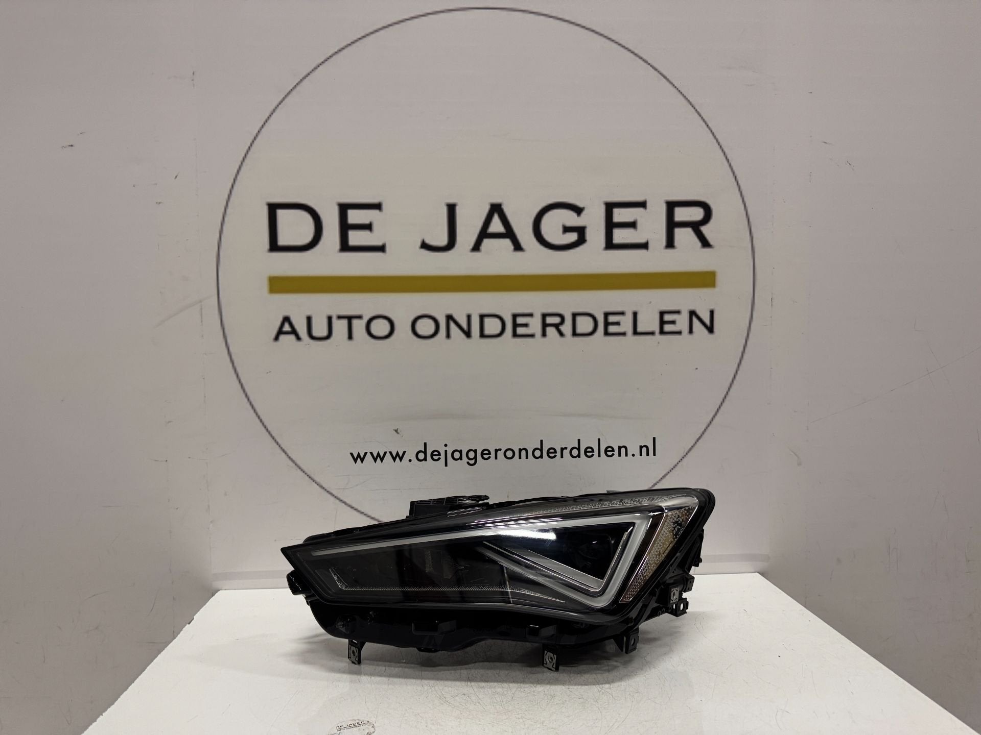 SEAT LEON CUPRA LEON VOL LED KOPLAMP LINKS 5FB941035C, Gebruikt, Autovia A-2, Km 585 585
08760  Martorell, ES, SEAT S.A., Customercare@seat.es