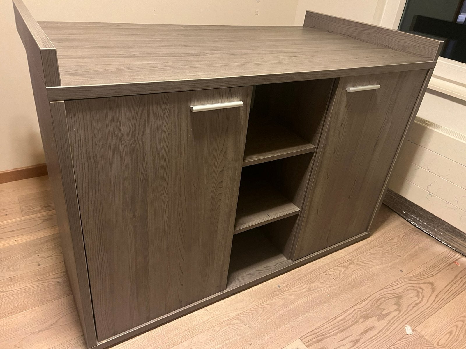 Grande armoire de puériculture grise,table à langer pr bébés, 100 à 150 cm, Enlèvement, Utilisé, 75 cm ou plus