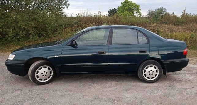 Superbe ancêtres Toyota Carina E berline 1.6l ,16 valve, Autos, Autos Autre, Achat, Toit ouvrant, Berline, Particulier