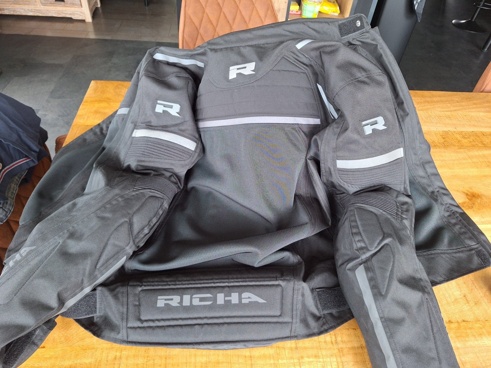 Richa motorvest, Motoren, Ophalen