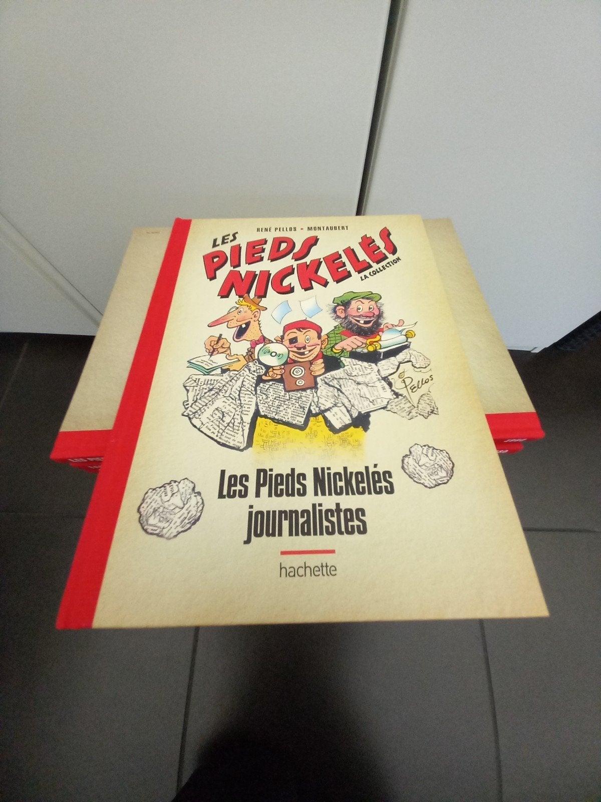 BD Vernikkelde voeten, Boeken, Ophalen