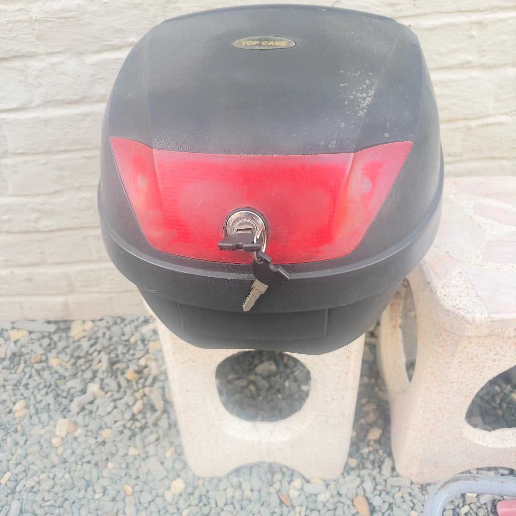 helm bakje / boodschappen scooter, Fietsen en Brommers, Ophalen of Verzenden, Gebruikt, Overige typen